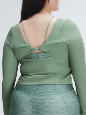 Light Layer Twist Back Top